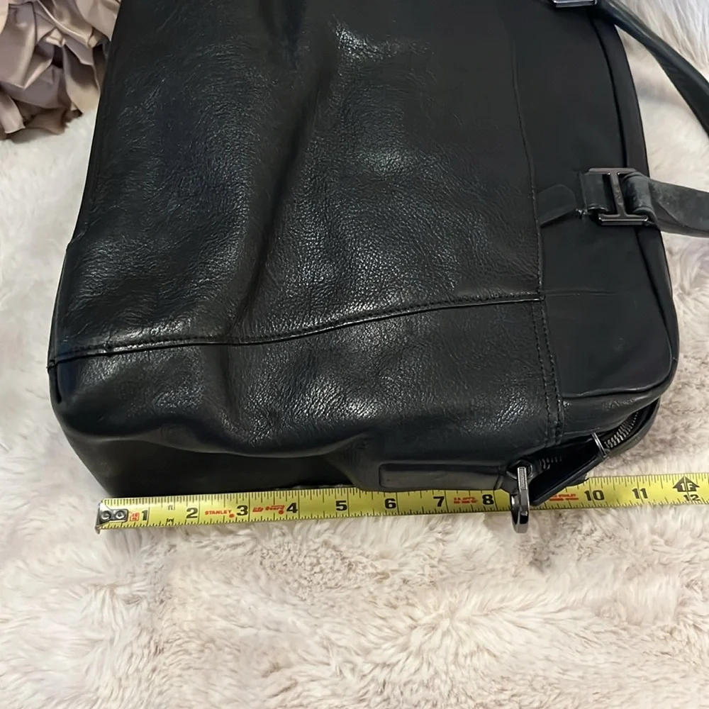 TUMI Vintage Black Leather Beacon Hill Portfolio Organizer Unisex Laptop Bag